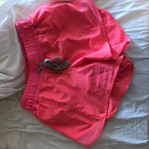 lulu hotty hot shorts! four inch inseam